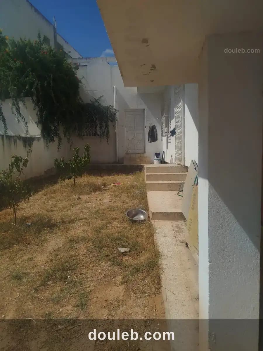 Une villa à retaper à ennasr1 à Ariana