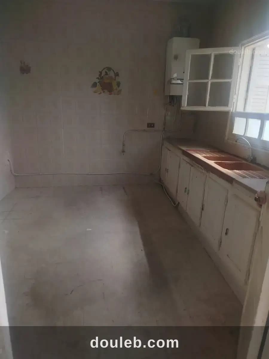 Une villa à retaper à ennasr1 - Miniature 2