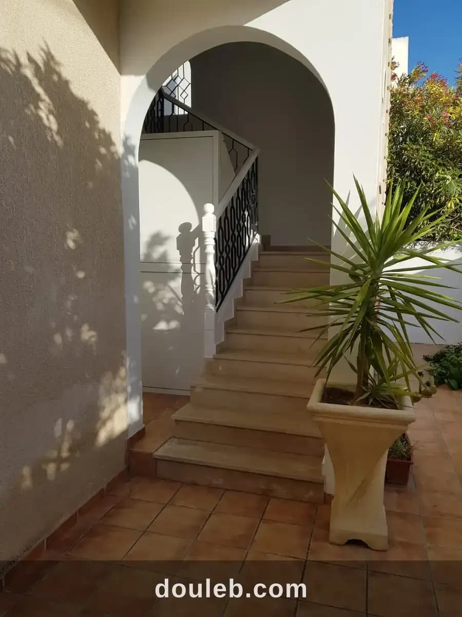 Etage de villa haut standing sidi daoud la marsa à Tunis