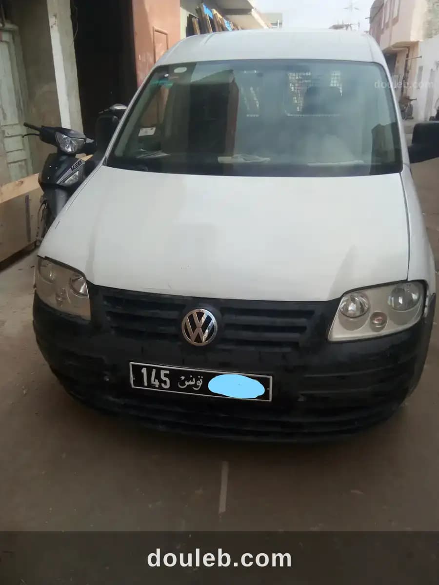 Av caddy 2010 à Nabeul