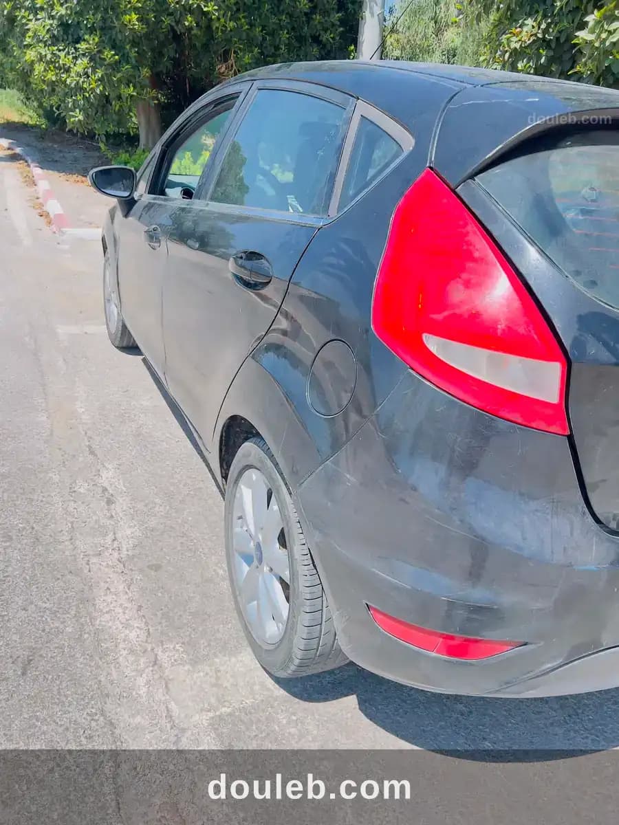 Ford fiesta titanium 2011 - Miniature 3