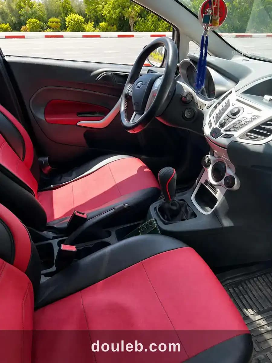 Ford fiesta titanium 2011 - Miniature 4