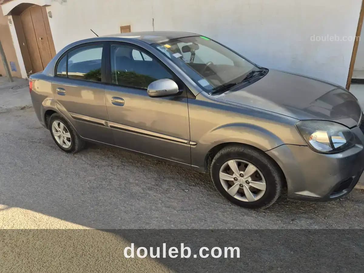 Kia rio 2010 - Miniature 3