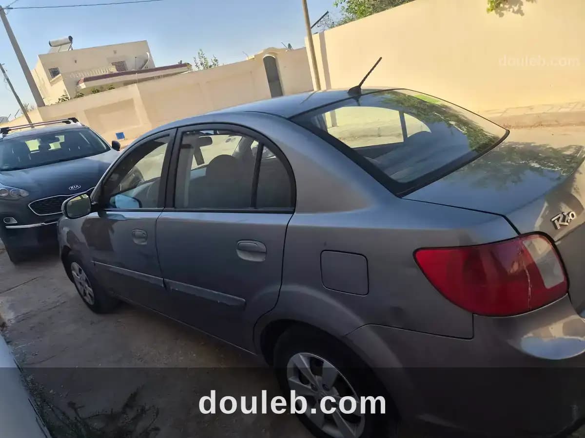 Kia rio 2010 - Miniature 4