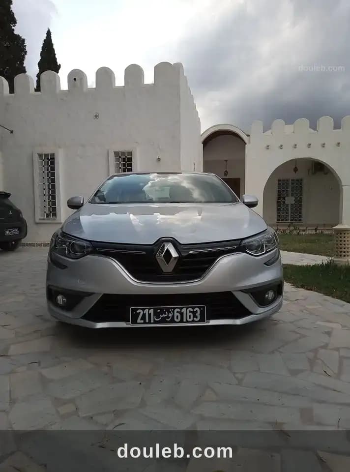 Megane sedan 1er main à Nabeul