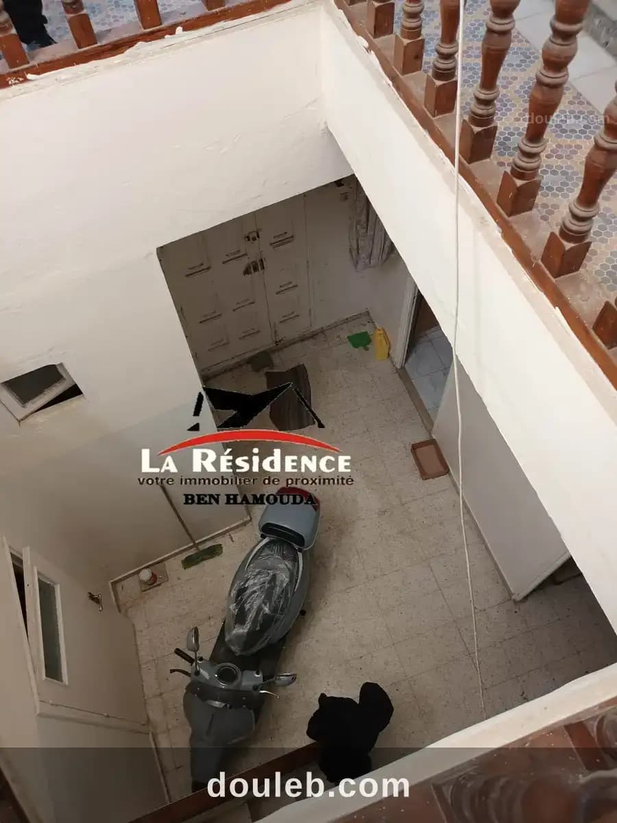 Une maison a deux niveau au centre ville bizerte - Miniature 4