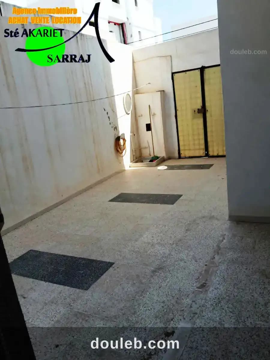 Villa r1 derrière hamadi abid à khzema ouest - Miniature 4