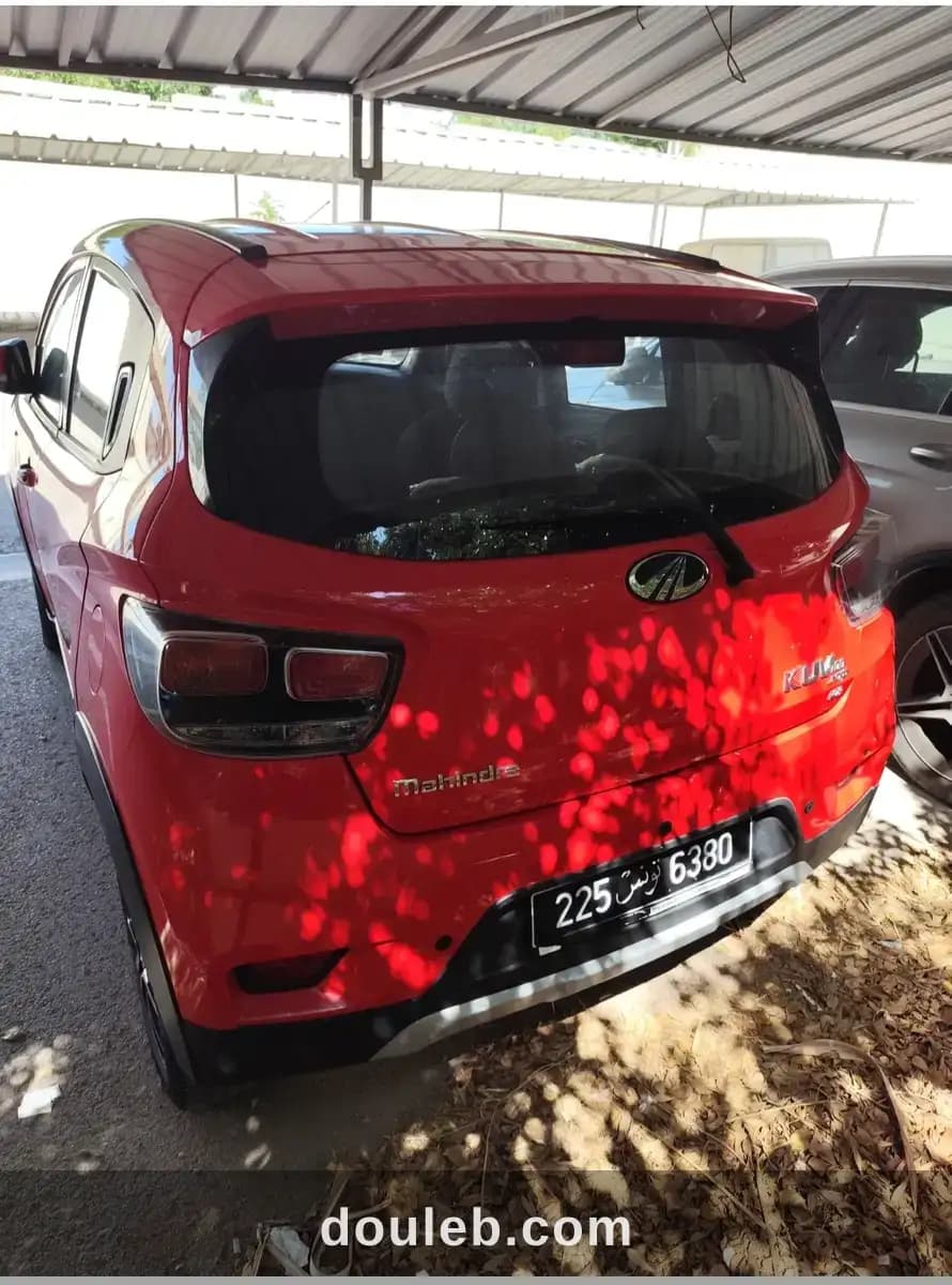 Mahindra kuv100 k8 en très bon état - Miniature 2