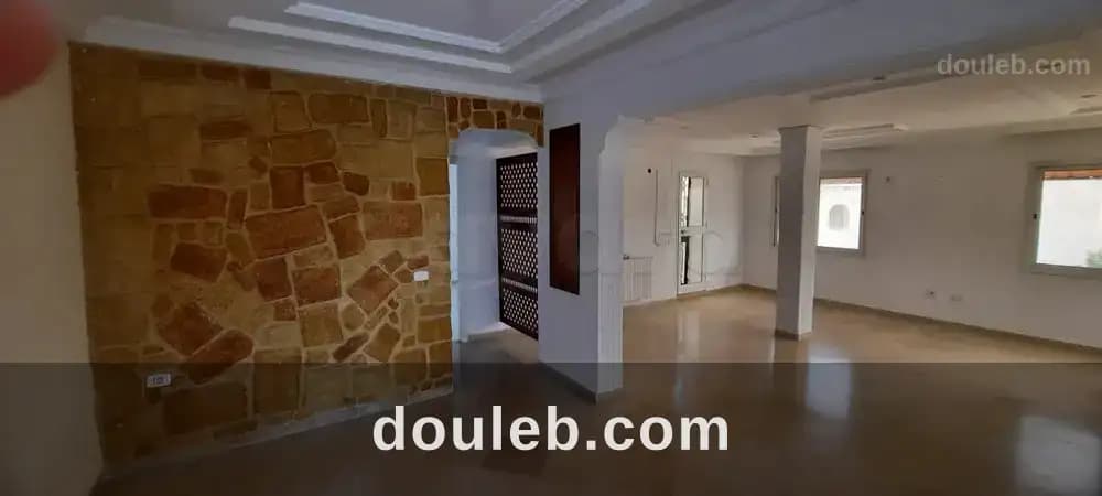 Un vaste étage de villa à ennasr2 à Ariana