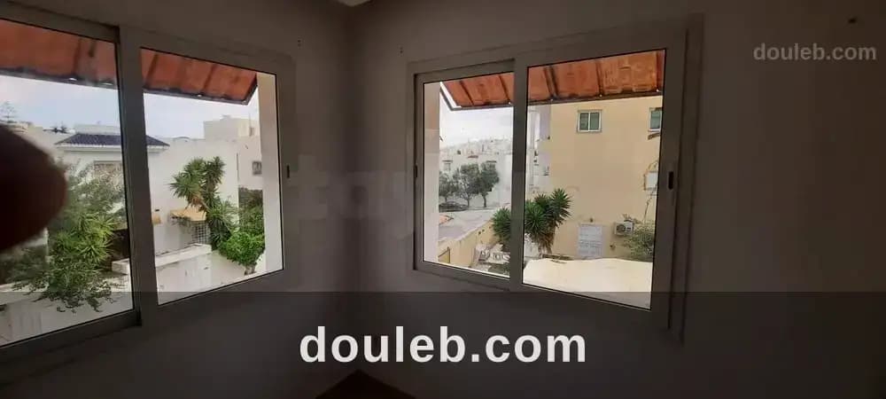 Un vaste étage de villa à ennasr2 - Miniature 4