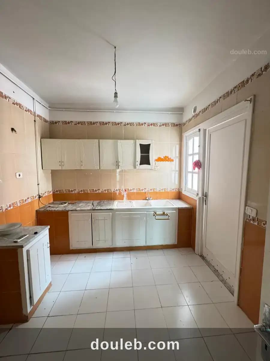 Appartement à hédi nouira ariana à Ariana