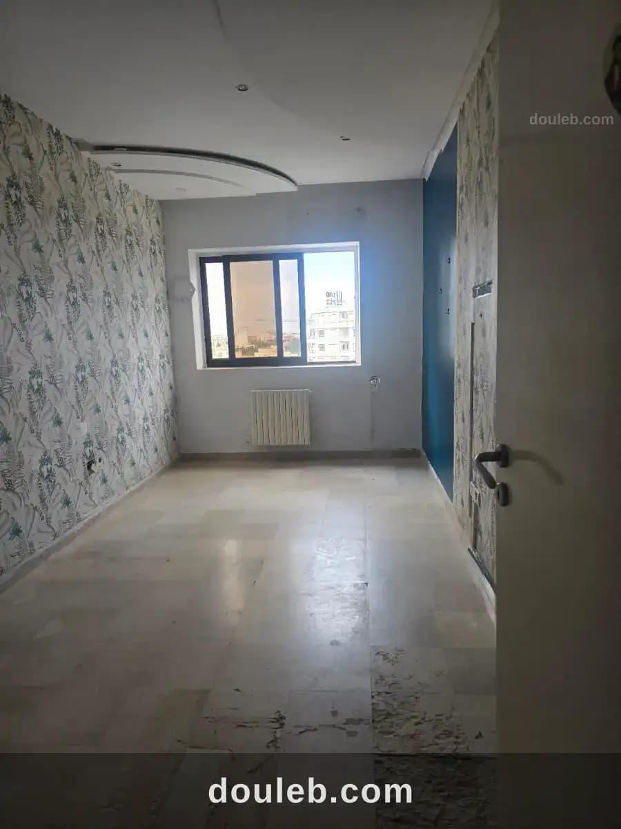 Appartement s2 de 112m avec place de parking privé - Miniature 2