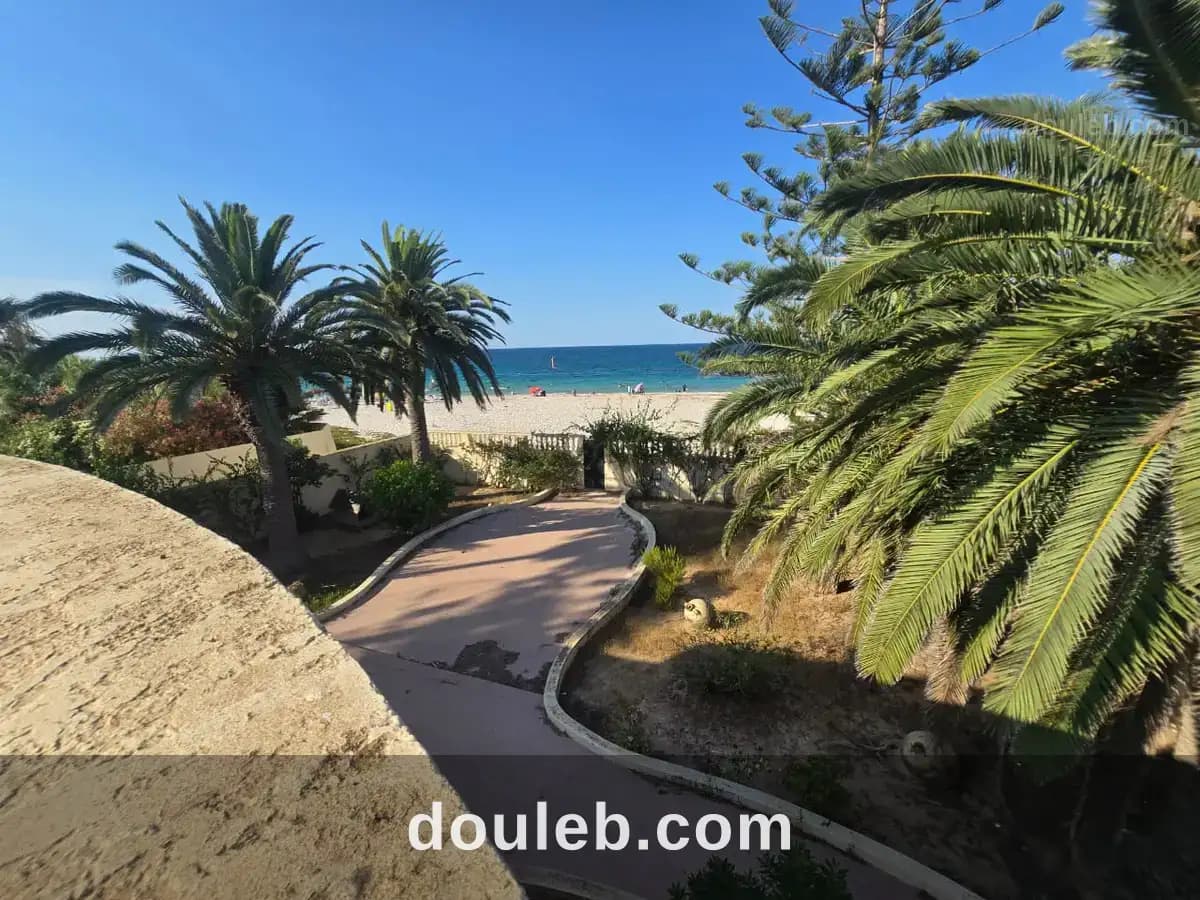 Villa direct pieds dans l eau a chatt meriem à Sousse
