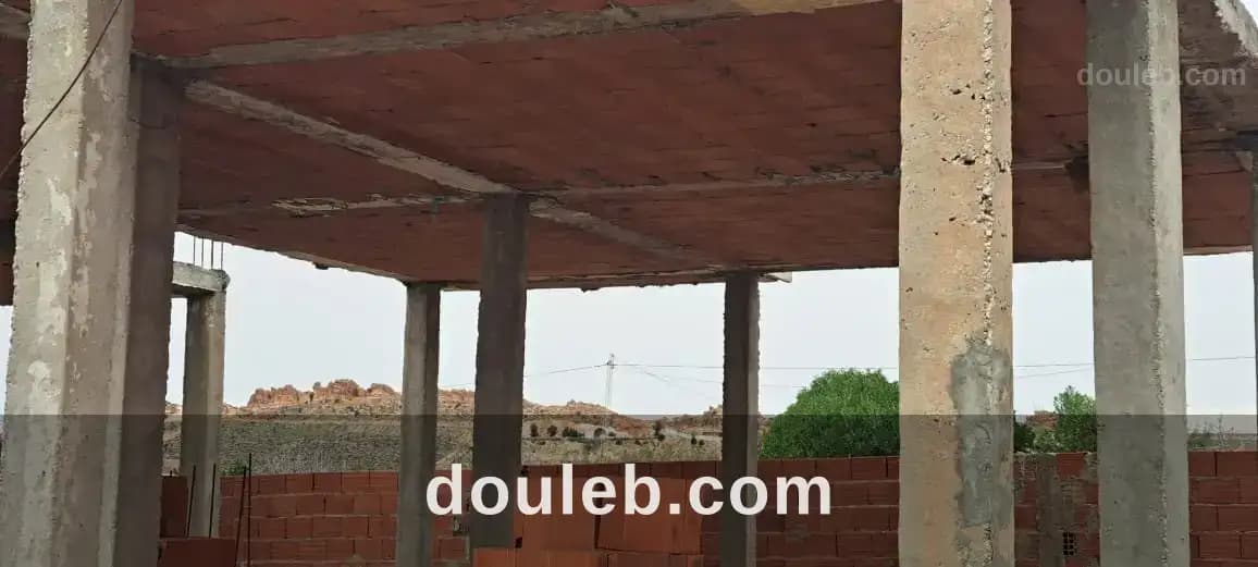 Une villa inachevée à menchar de hammamet à Nabeul