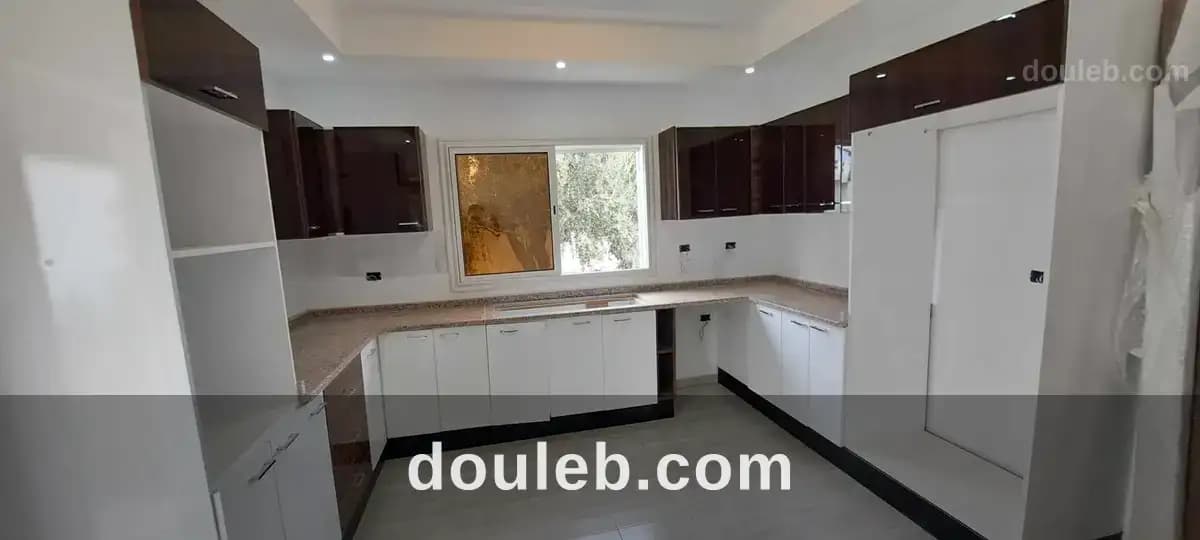 Une belle villa avec piscine et grand jardin à Nabeul