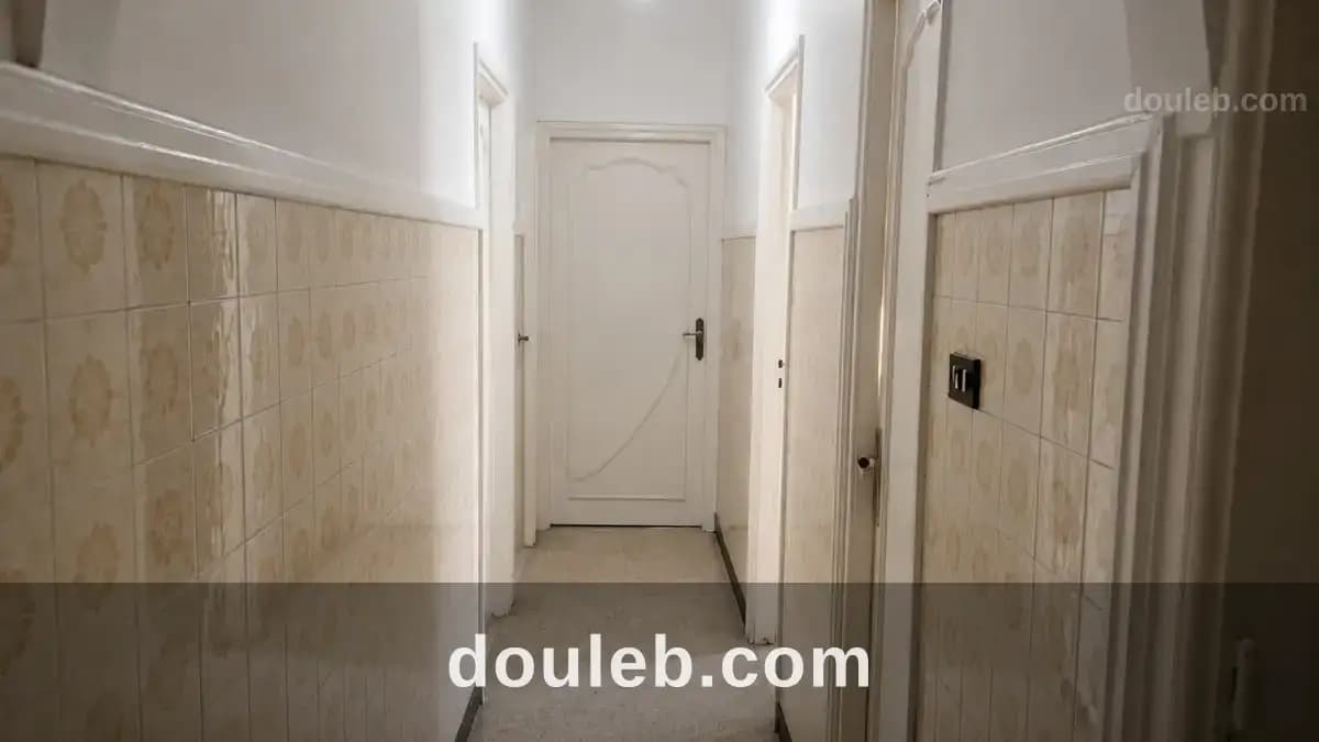 Un appartement s3 vide à cité khadra à Tunis