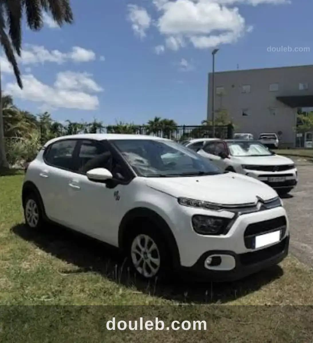 Citroen c3 populaire etat neuf 15000 km seulement à Tunis