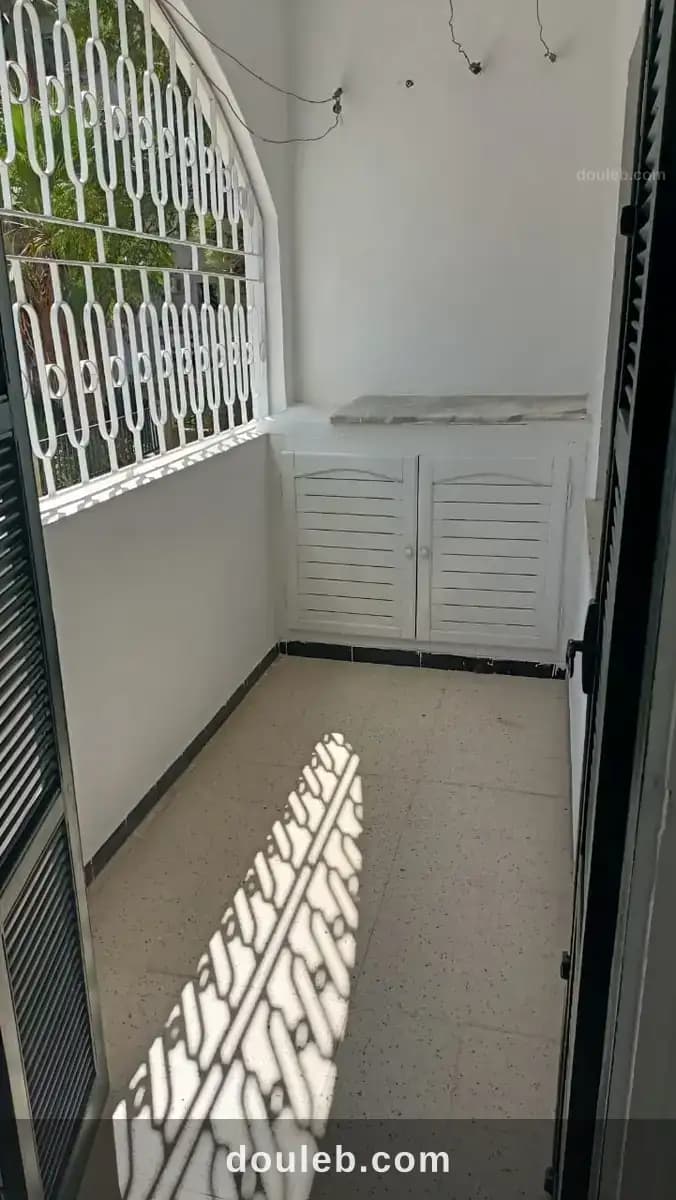 Un mignon appartement s3 à el omrane supérieur - Miniature 2