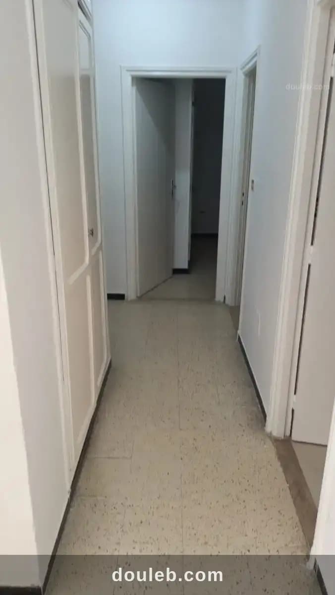 Un mignon appartement s3 à el omrane supérieur - Miniature 3