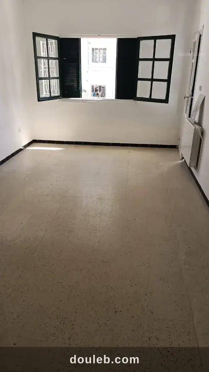 Un mignon appartement s3 à el omrane supérieur - Miniature 4