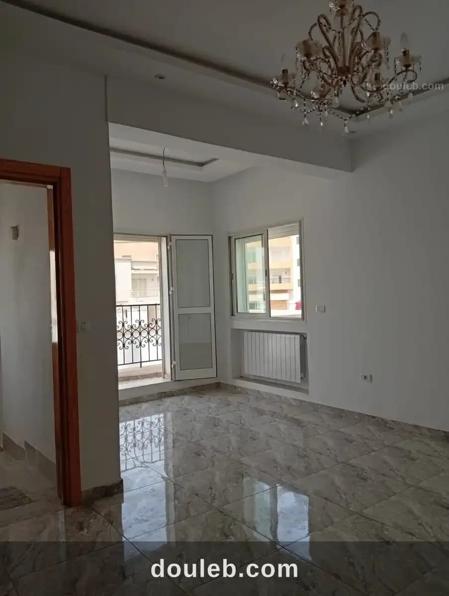 Un étage de villa s3 à jardins menzah 2 à Ariana