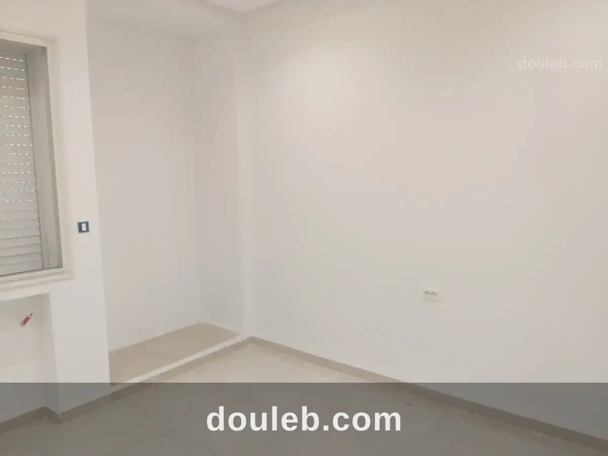 App 3 pièces sans meuble - Miniature 3