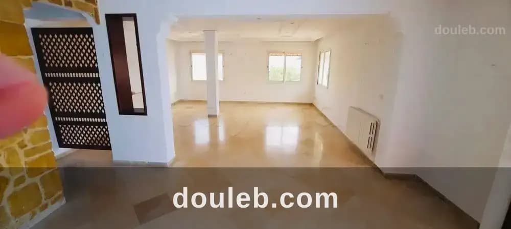 Etage de villa à s4 à cité ennasr à Ariana