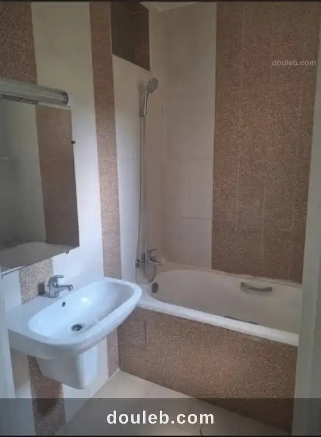 Un appartement s2 retapé à menzah 7 - Miniature 4