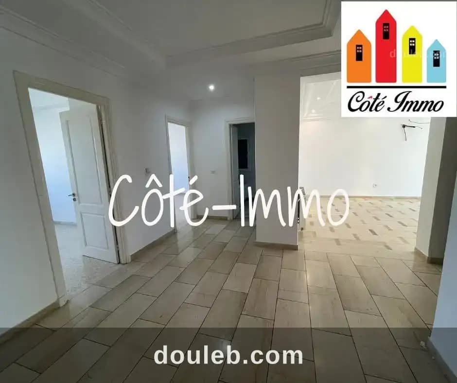 Appartement s2 hst rades plage à Ben Arous