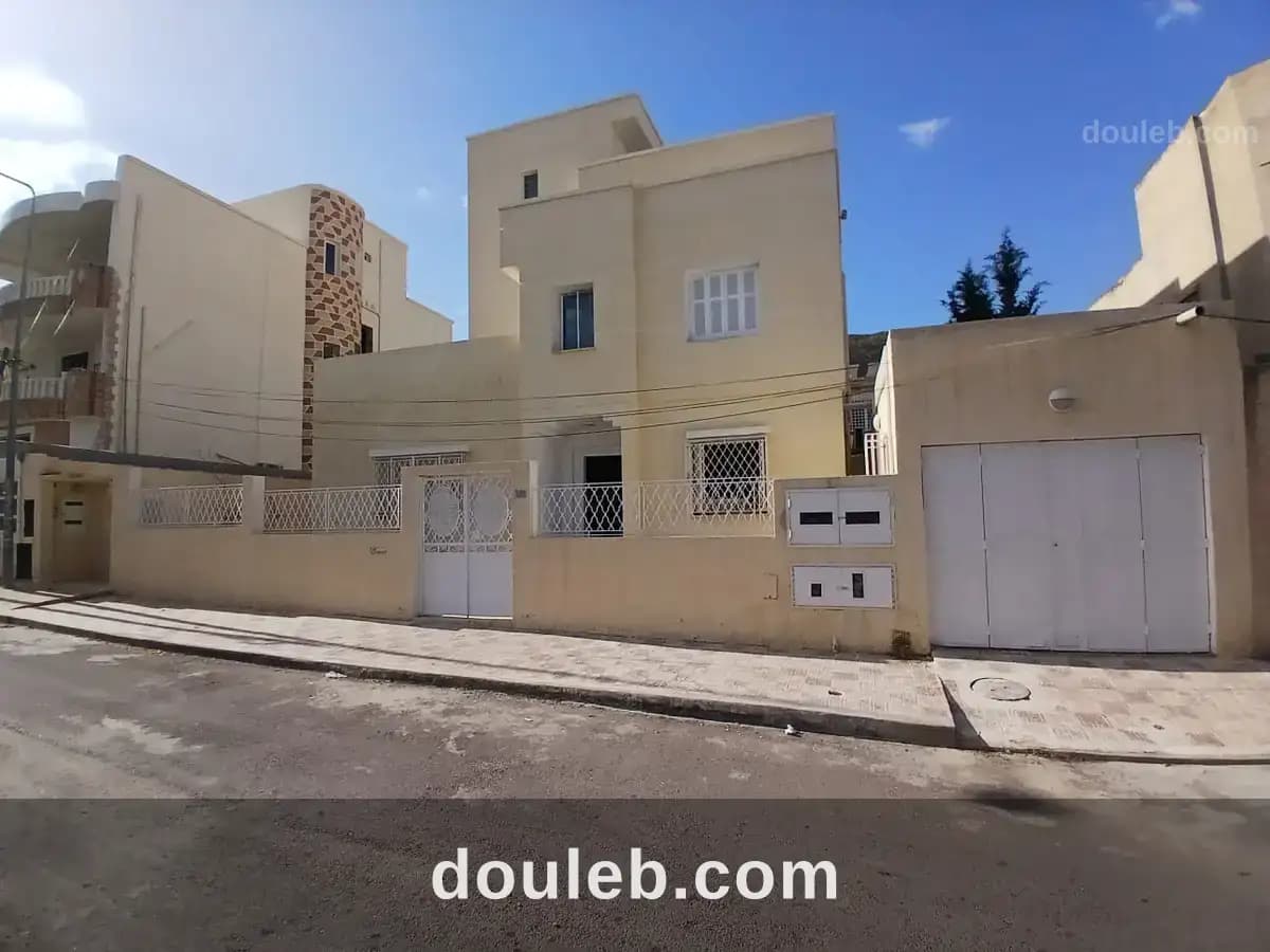 Immeuble a fort potentiel hammam chatt à Ben Arous