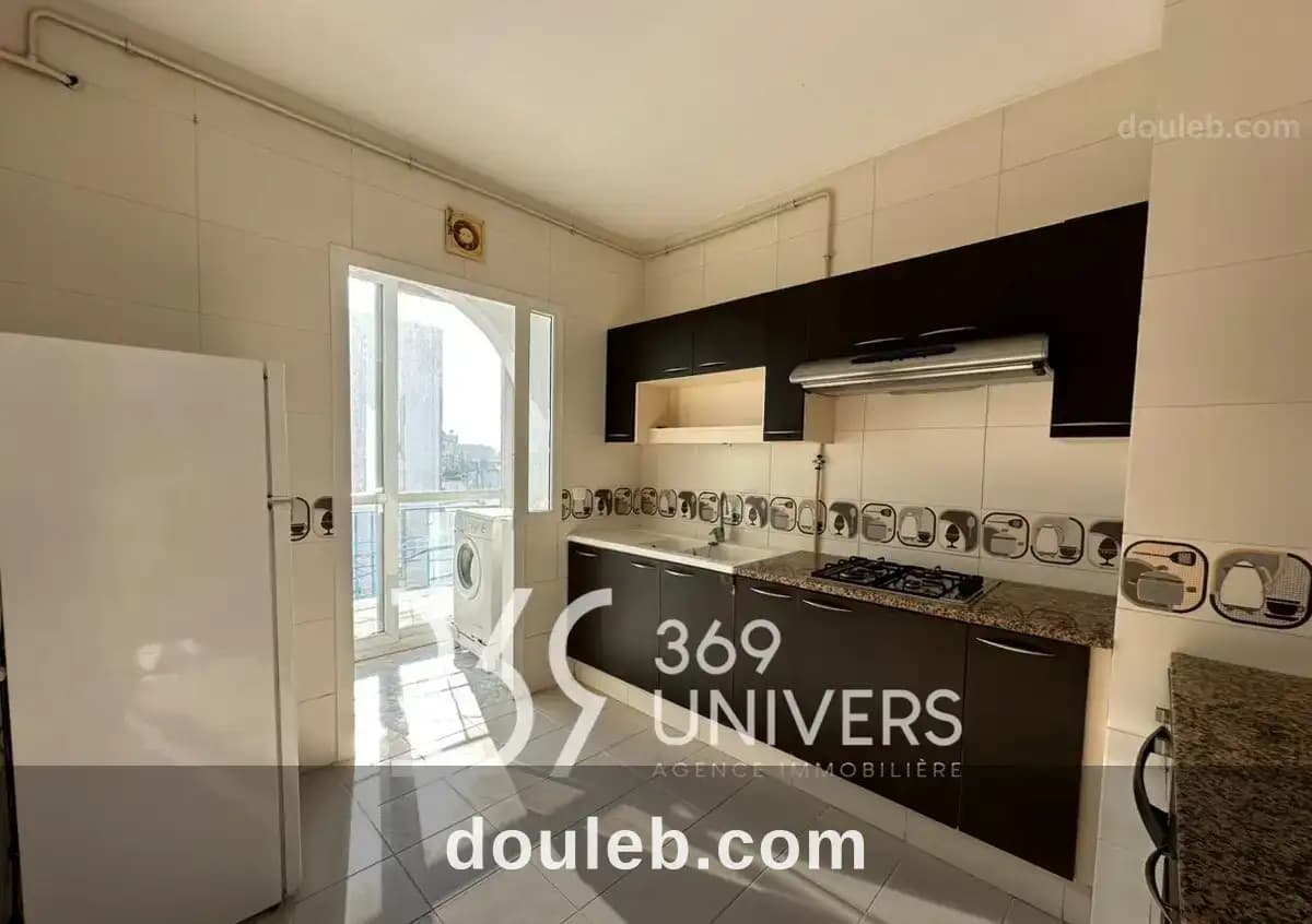 Appartement avec balcon à la marsa ref ra186 à Tunis