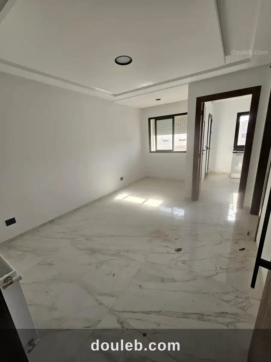 S plus deux bien ensoleillé à l'aouina à Tunis
