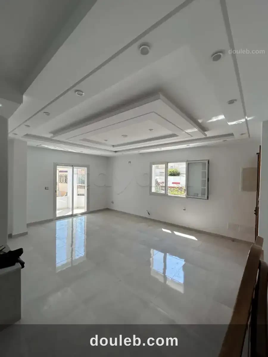 Etage s3 ennkhilete 1100 à Ariana