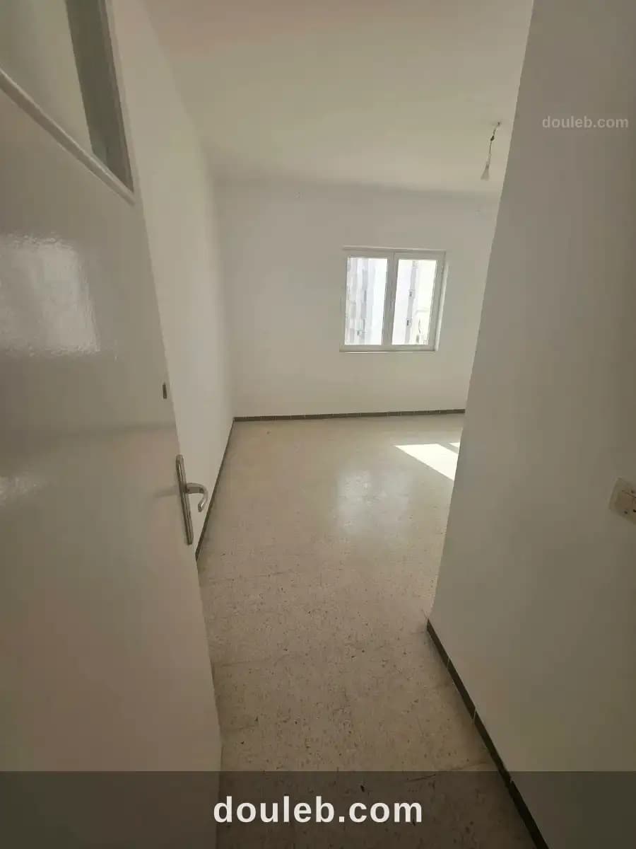 Appartement s2 vide a el manar 1 - Miniature 3