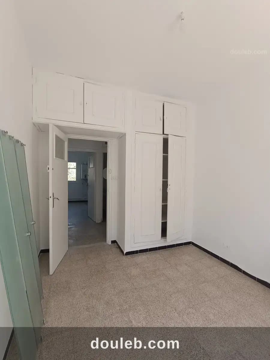 Appart dans un etg de villa mutuelleville - Miniature 2