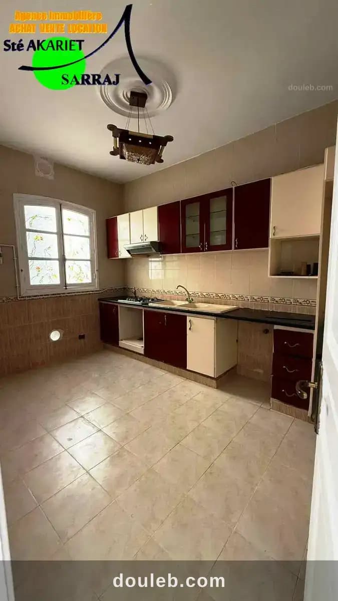 1ér étage de villa entré indépandant khzema ouest - Miniature 3