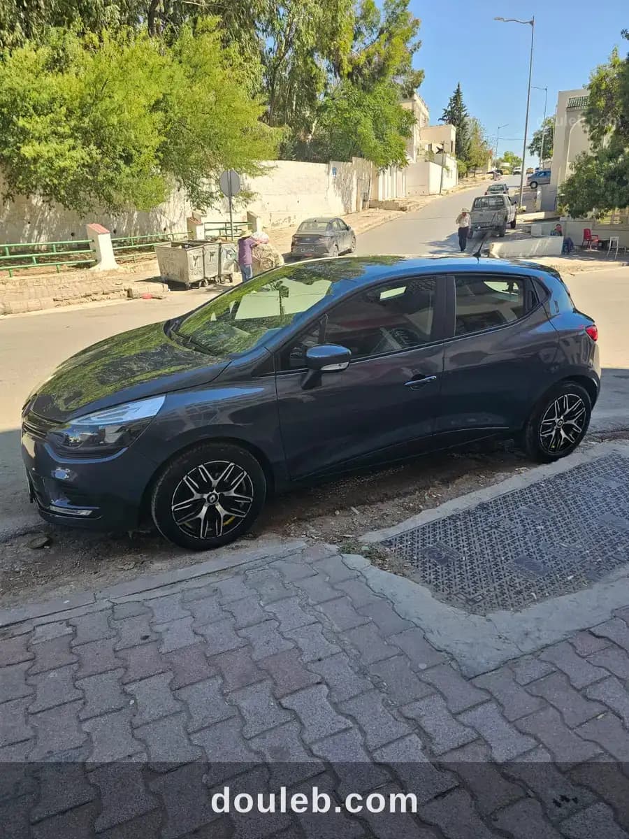 Belle clio 4 à Le Kef