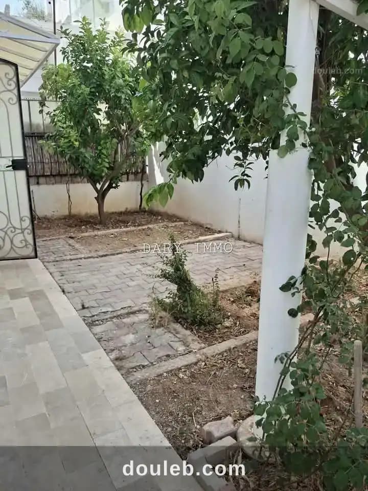 Un rez de chaussé de villa s1 à ennasr à Ariana