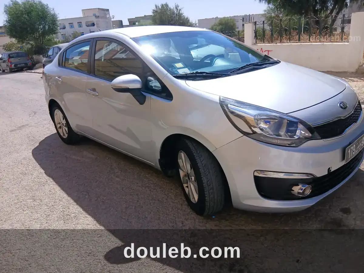 Kia rio 1ére main modèle 2015 à Ariana