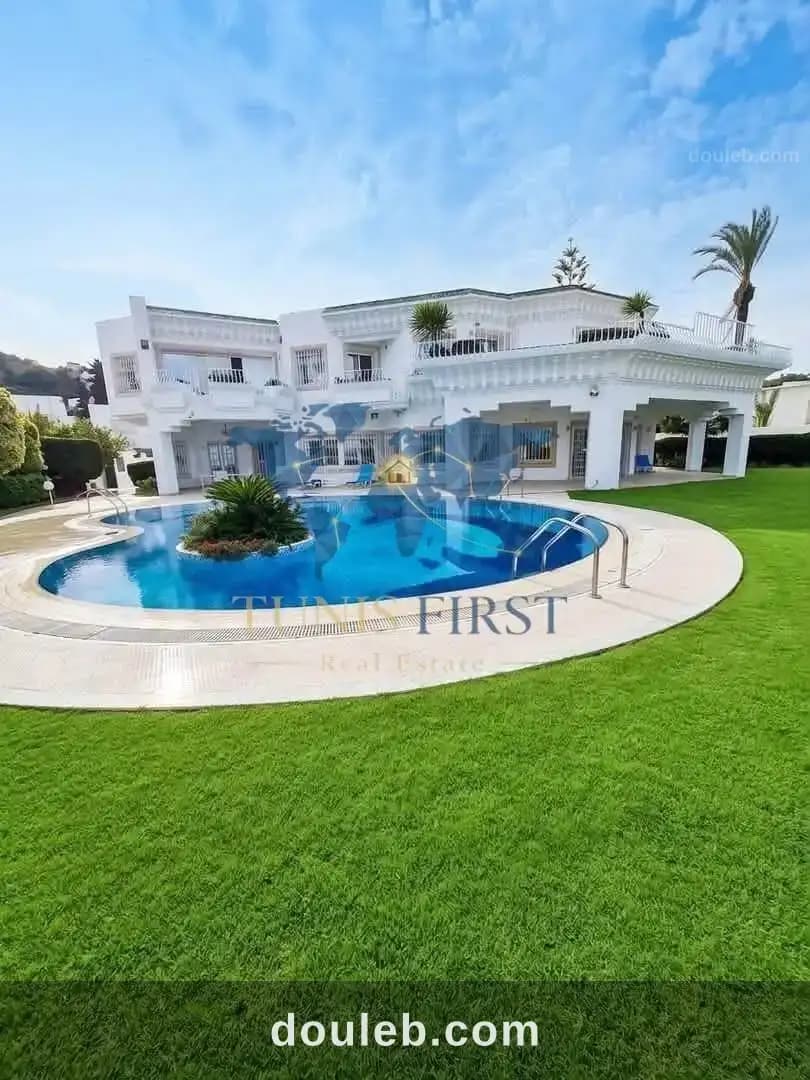 Villa de charme pieds dans l eau à la marsa cube à Tunis