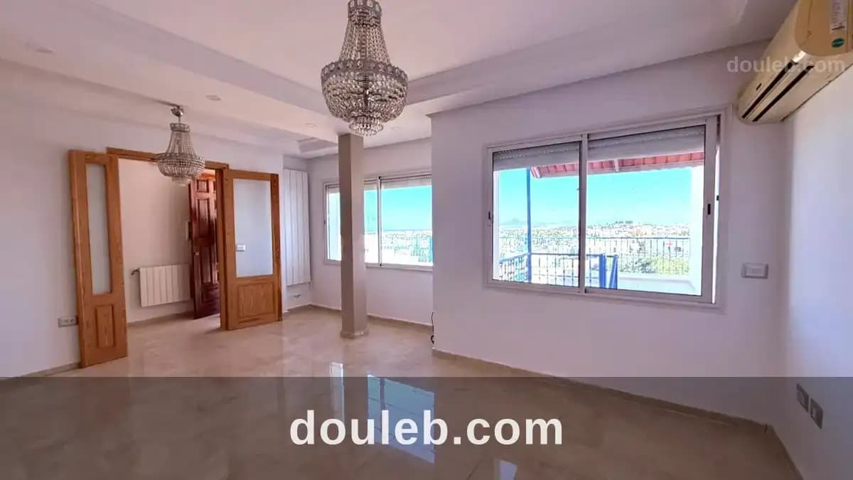 Etage de villa s3 avec terrasse à Tunis