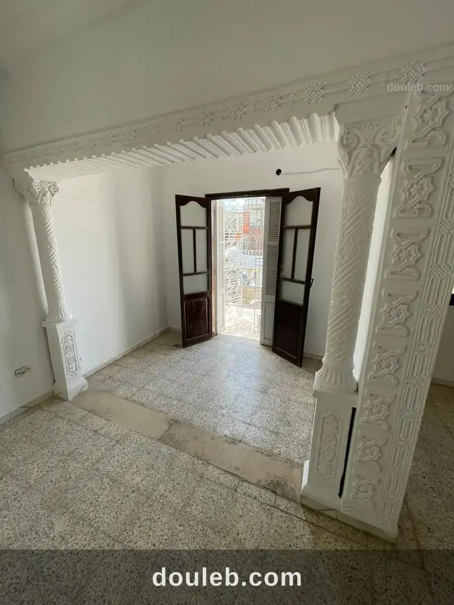 Etage de villa s3 indépendante à Tunis