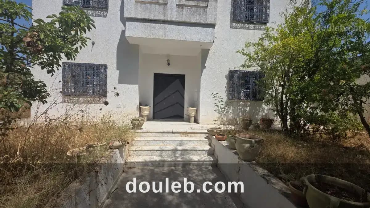 Villa de 250 m a menzah 9c à Tunis