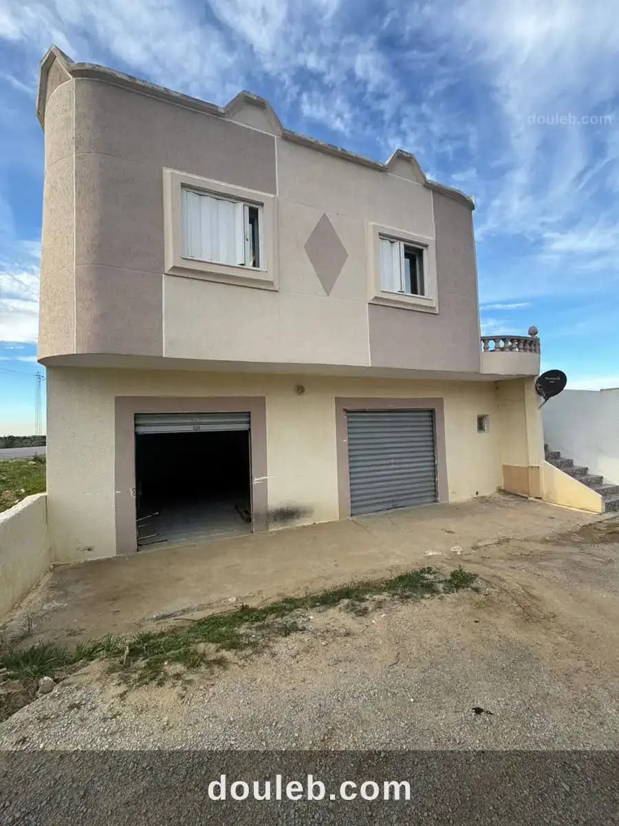 Maison sur deux niveaux à hammem el ghzez à Nabeul