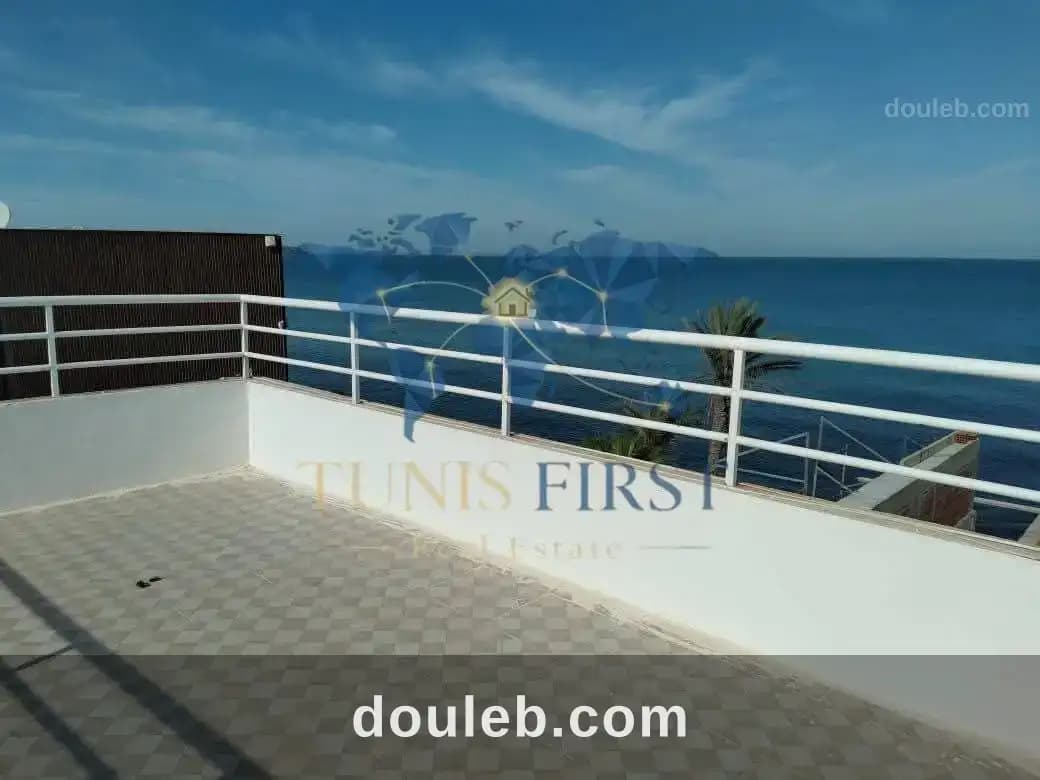 Appartement s2 vide à la marsa corniche à Tunis