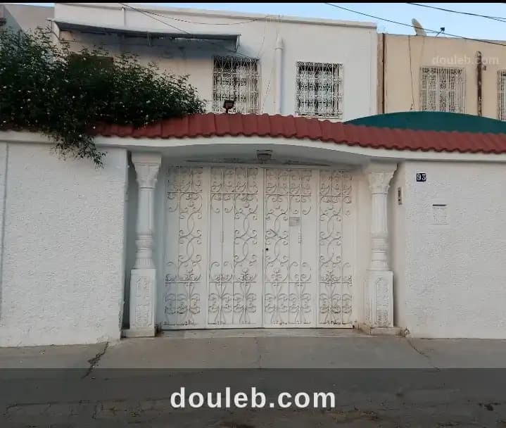 Maison en face station métro yasmin à Tunis