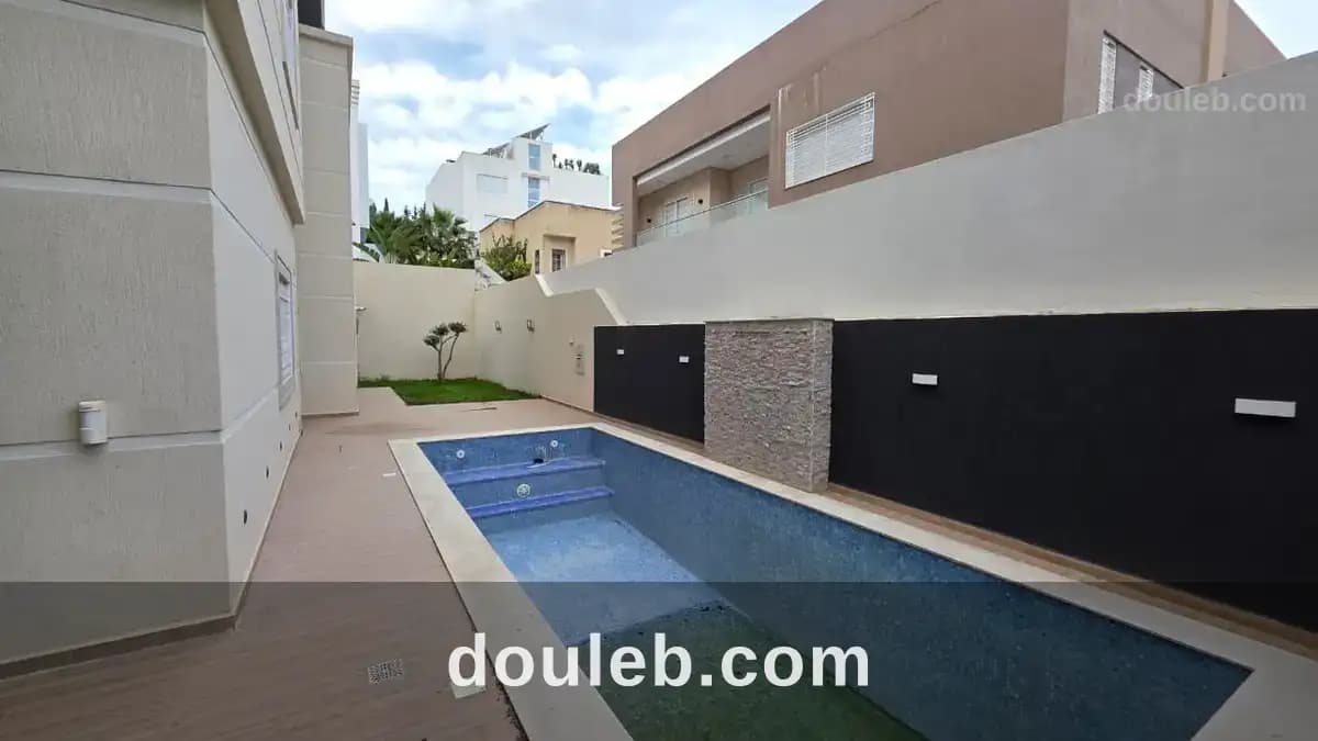Villa de 500 m aux jardins d'el menzah 2 à Ariana
