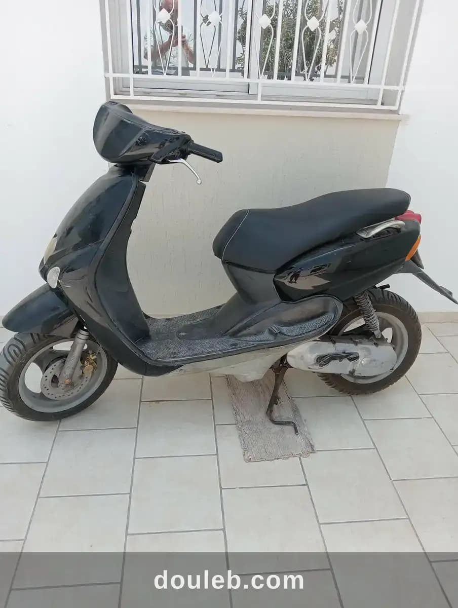 Ovetto 50 noir en bonne état à Sfax
