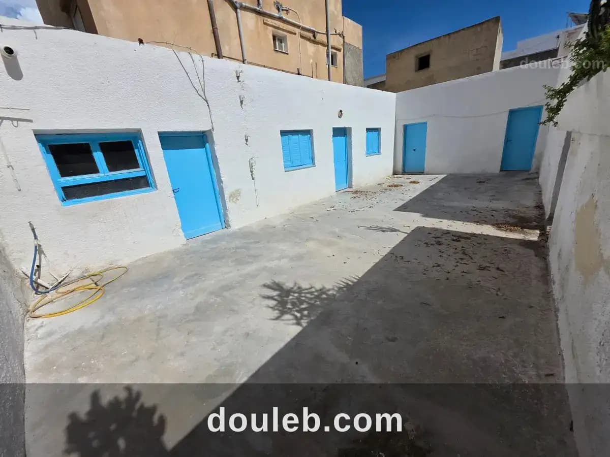 Titre foncier individue maison et local comercial à Ariana