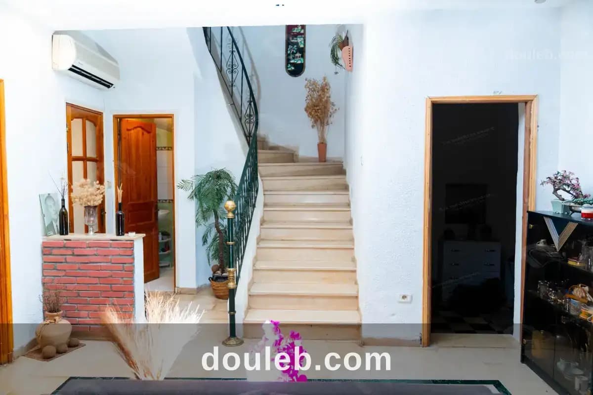 Une villa de style triplex à denden - Miniature 4